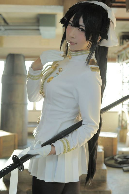 軍服の十代の少女