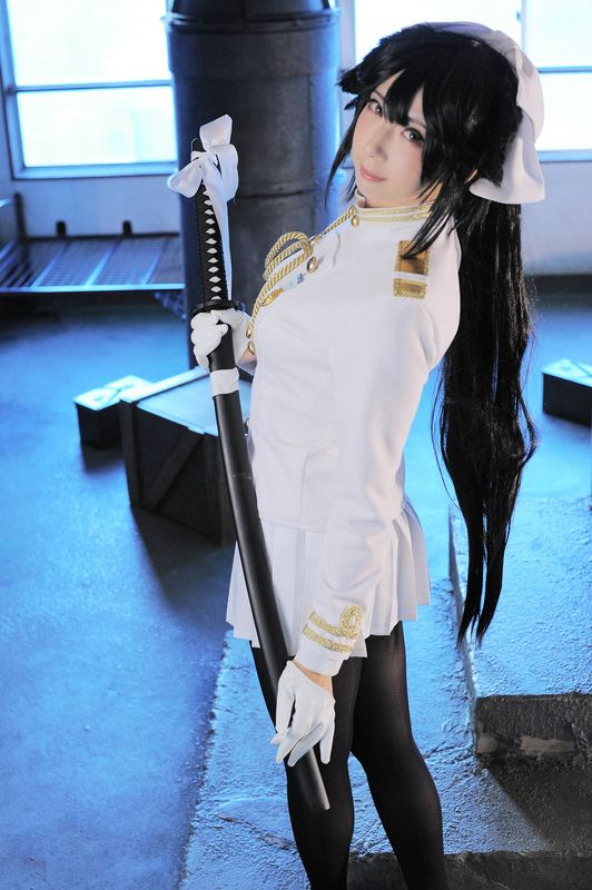 軍服の十代の少女