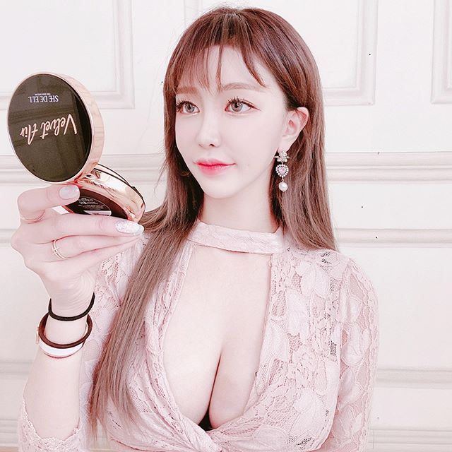 亮瞎你雙眼的氙氣大燈美女