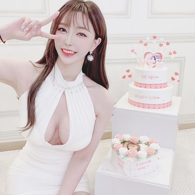 亮瞎你雙眼的氙氣大燈美女