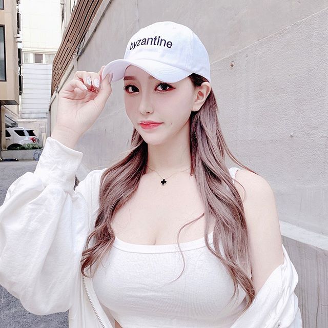 亮瞎你雙眼的氙氣大燈美女