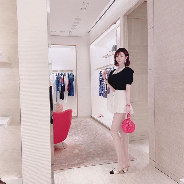 亮瞎你雙眼的氙氣大燈美女
