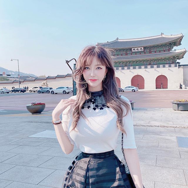 亮瞎你雙眼的氙氣大燈美女