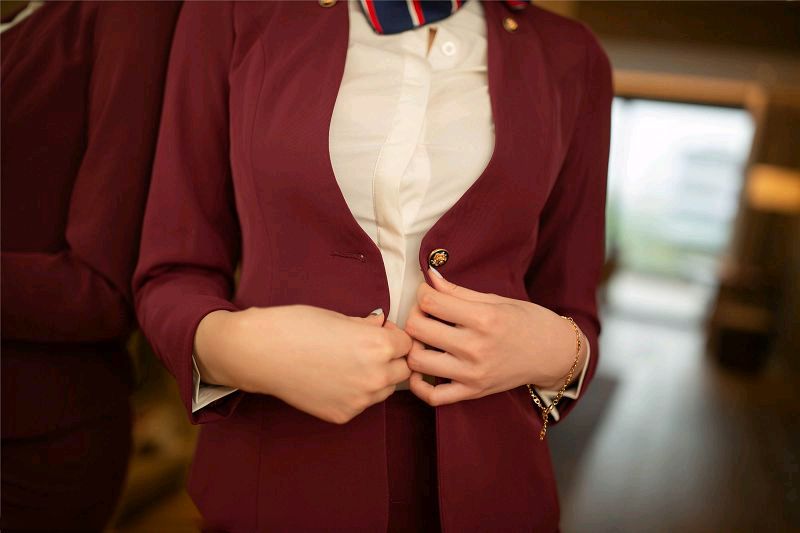 美女制服誘惑