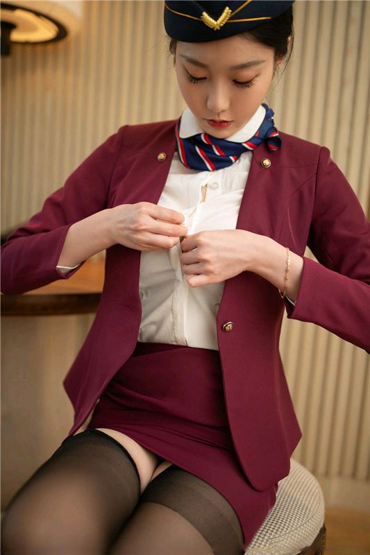美女制服誘惑