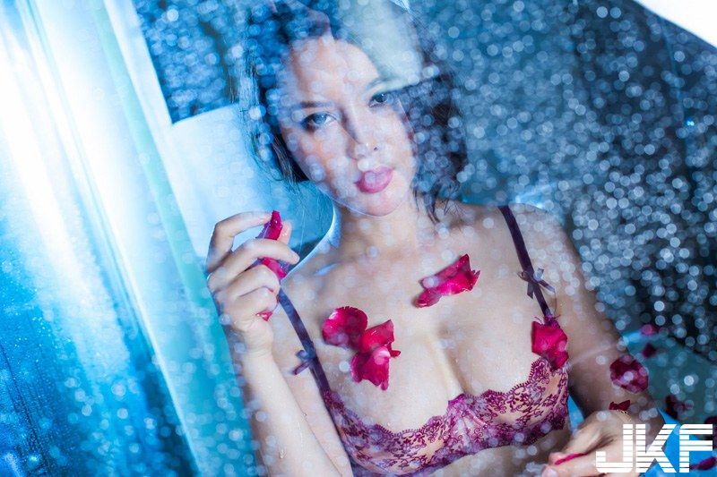 尤物譚睿琪浴室濕身氣質成熟嫵媚