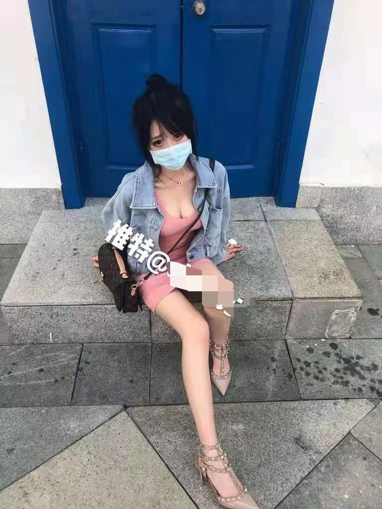 校服口罩妹 某音超火 速來吃瓜