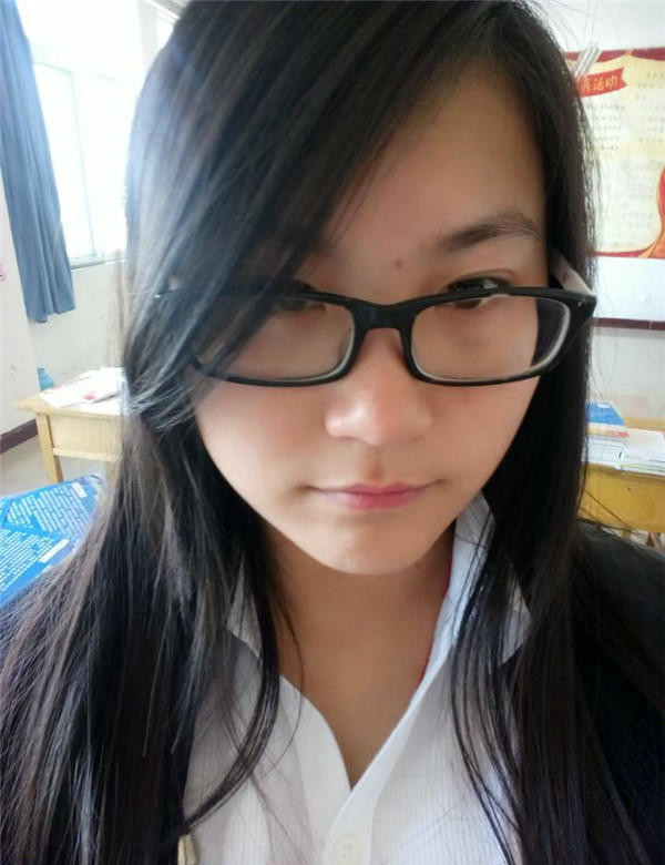 山東大學理工系花漂亮爆乳大奶女友與男友大尺度私拍流出-李美X