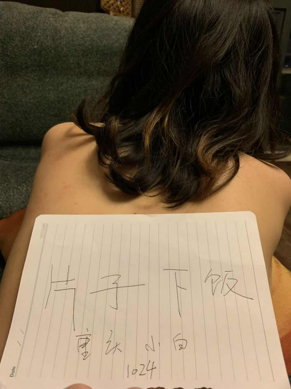 還是那個重慶小妹，說好的要找人多P，還算成功的