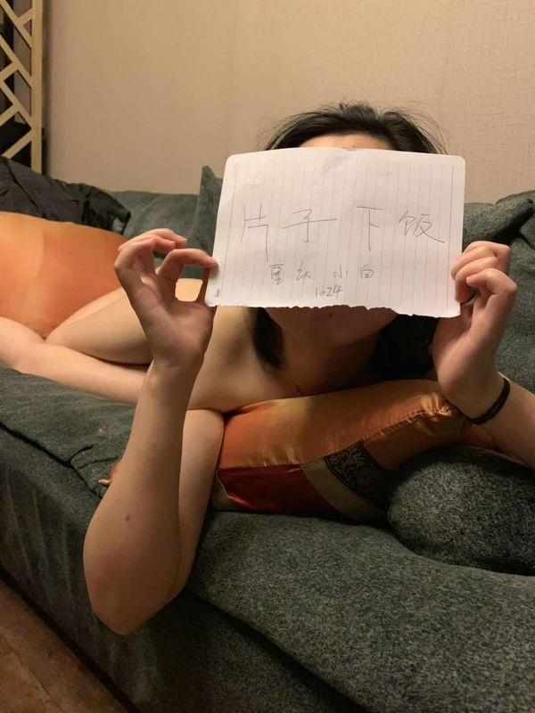 還是那個重慶小妹，說好的要找人多P，還算成功的