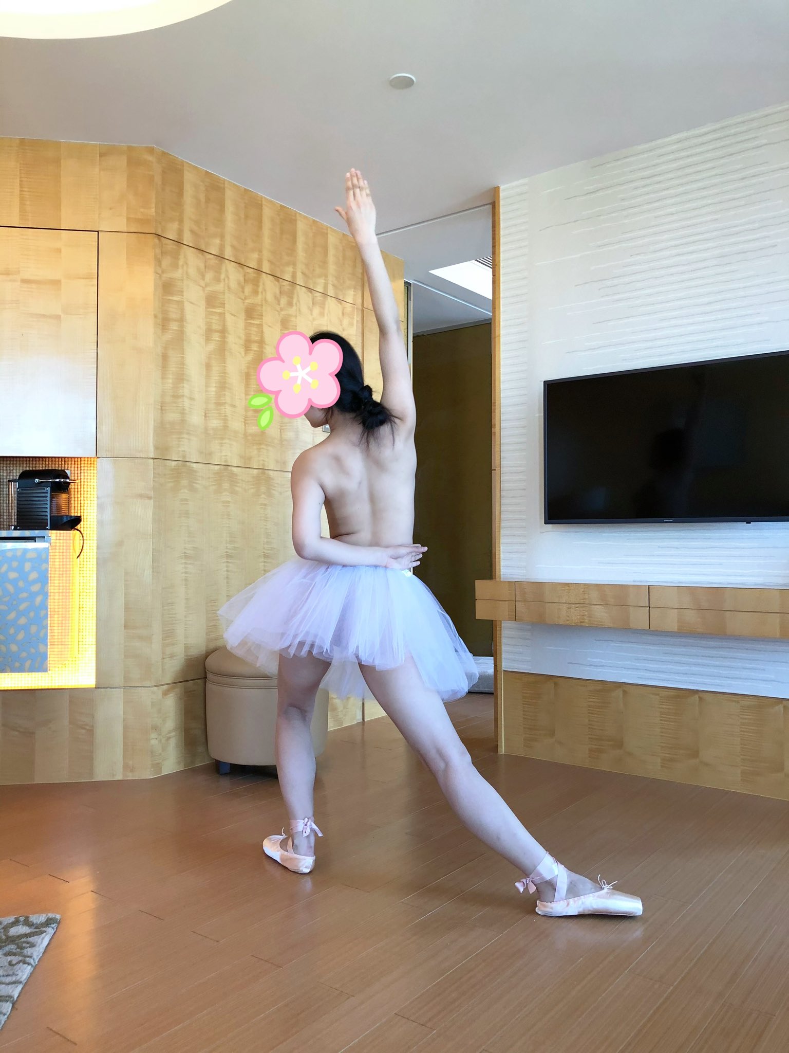 芭蕾美麗凍人～最近南主天氣很不錯陽光燦爛回暖好像又到了做愛的好時節！