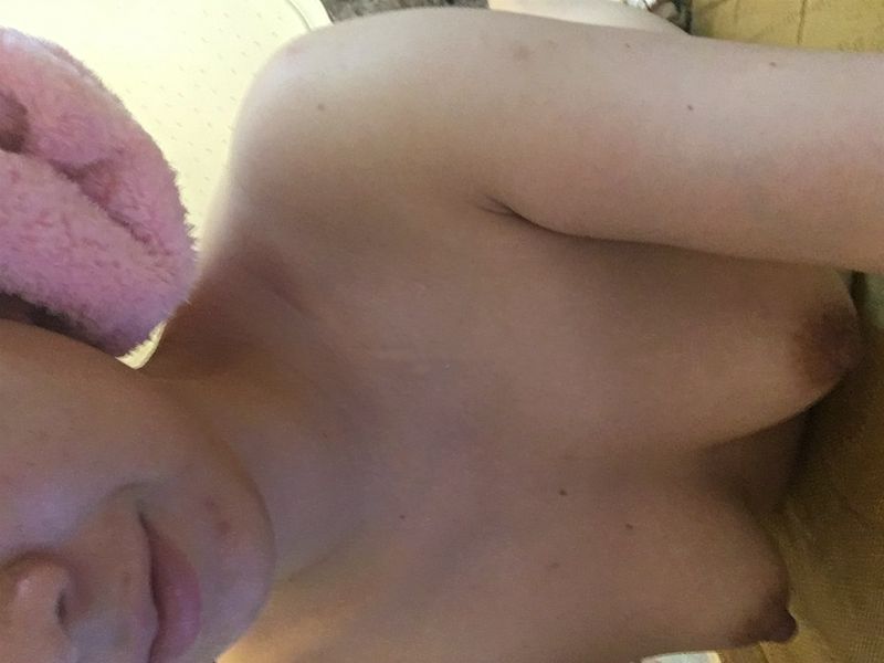 溫州高顏值美少婦自拍流出，美乳粉木耳好身材