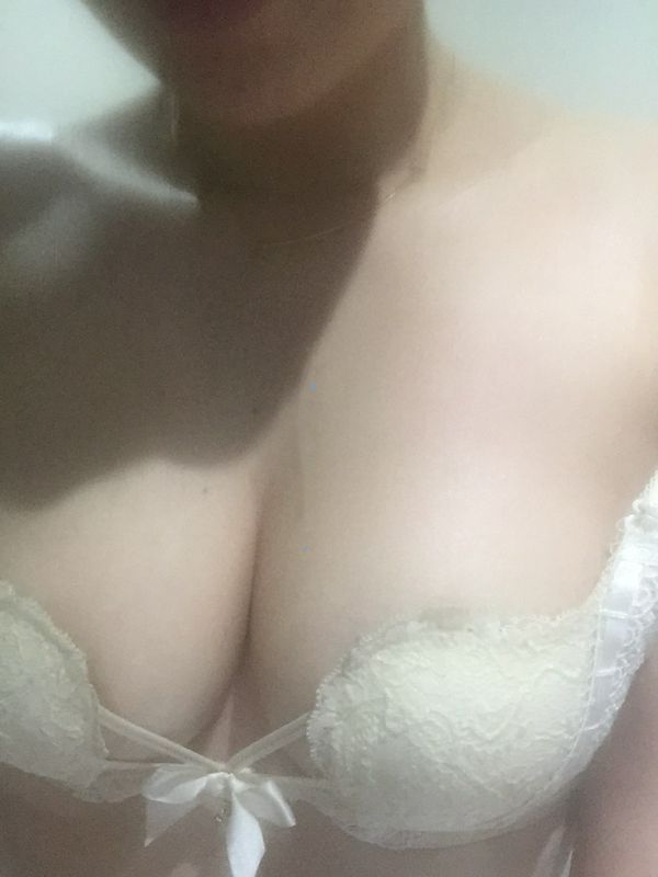 溫州高顏值美少婦自拍流出，美乳粉木耳好身材