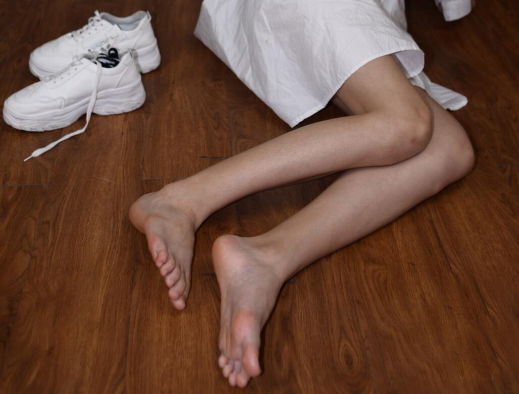 美腳玉足惹人憐 口含把玩欲還休 第一期