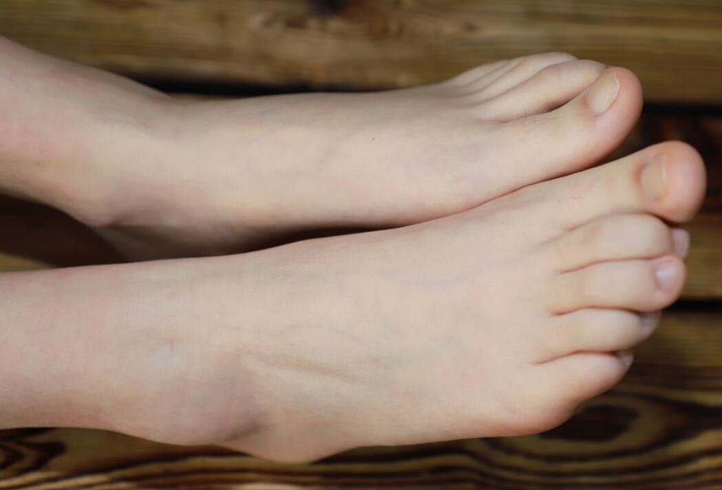 美腳玉足惹人憐 口含把玩欲還休 第一期