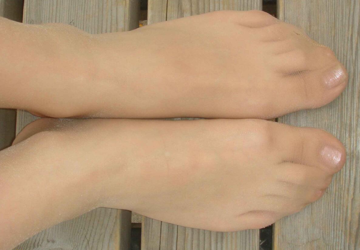美腳玉足惹人憐 口含把玩欲還休 第一期