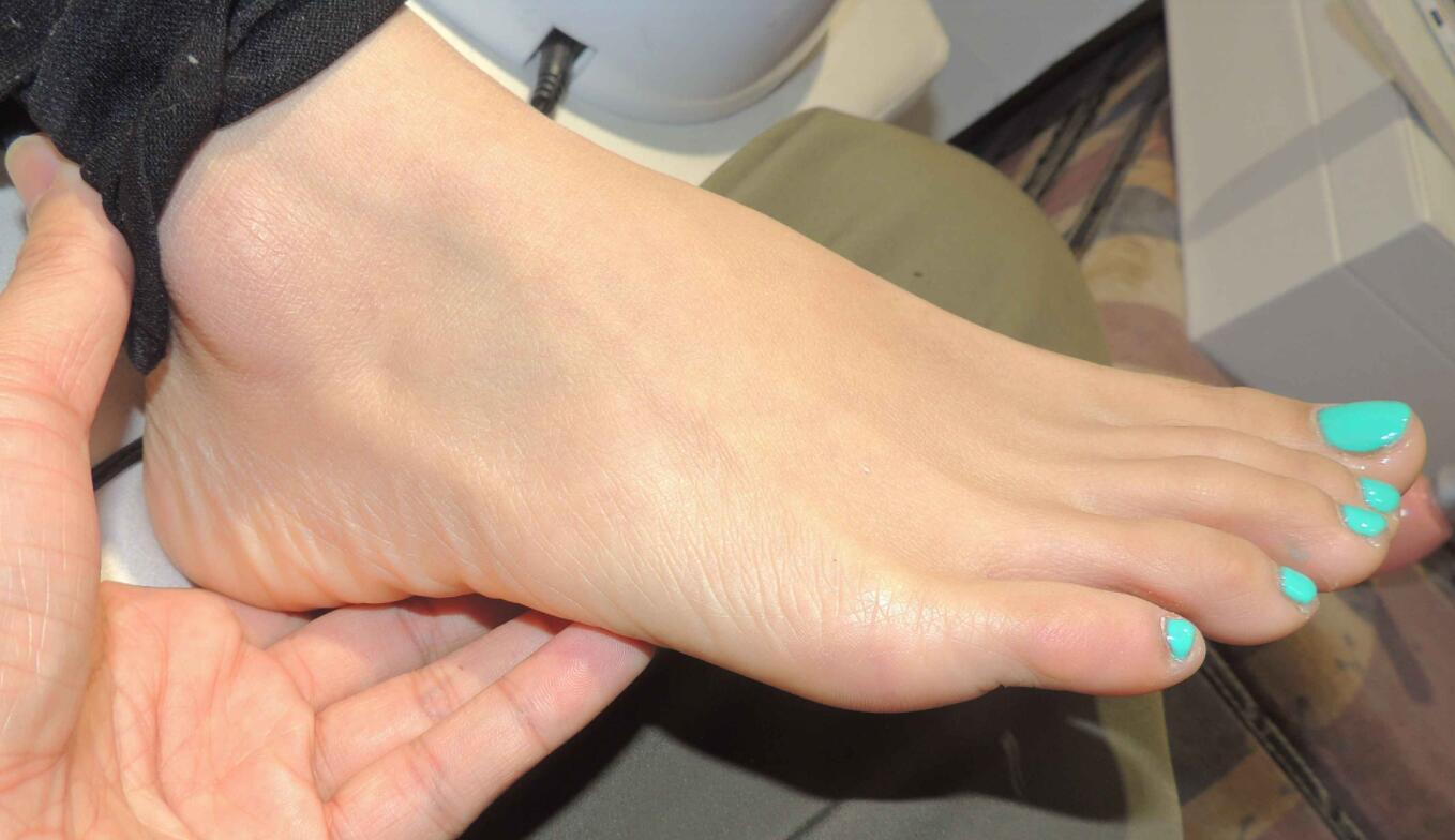 美腳玉足惹人憐 口含把玩欲還休 第一期