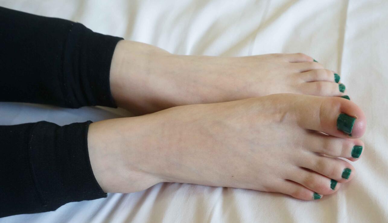 美腳玉足惹人憐 口含把玩欲還休 第一期