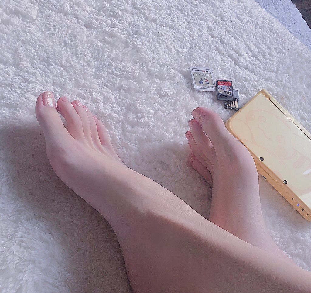 美腳玉足惹人憐 口含把玩欲還休 第三期