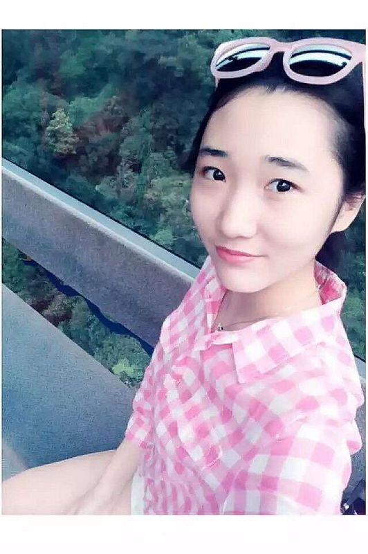 無論相貌還是身材都是極品的少婦，最喜歡這樣的人妻
