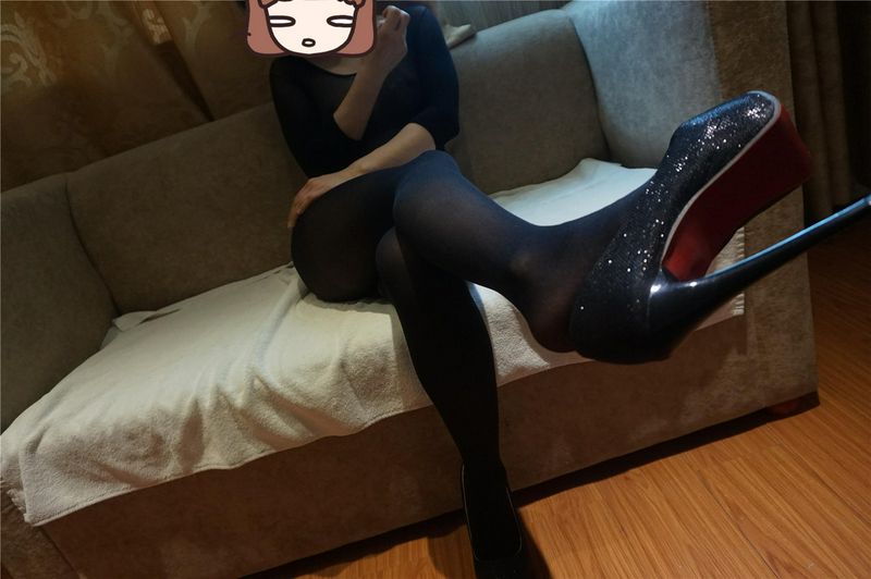 性感高挑福建黑絲衣小少婦