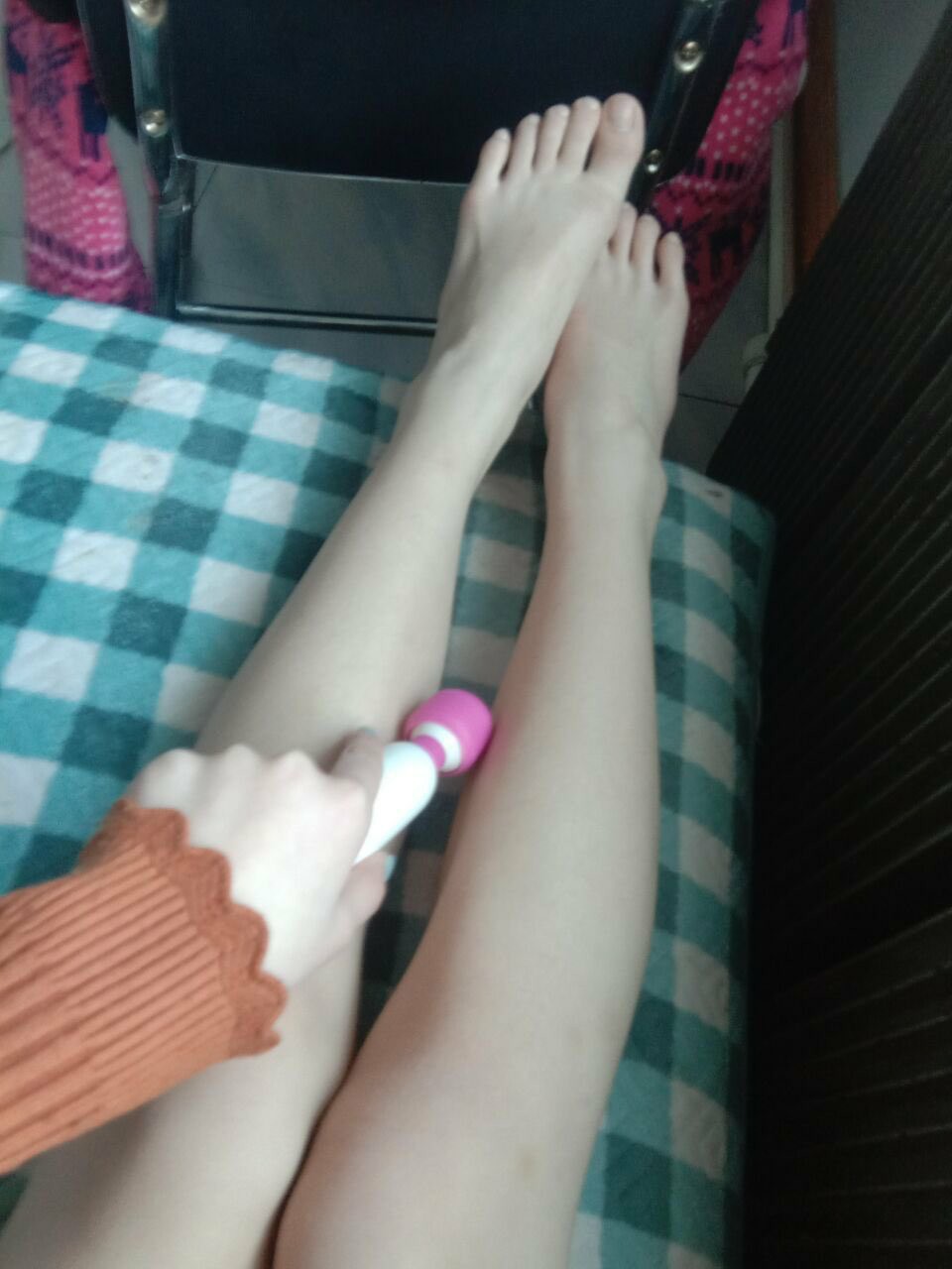 估計是初中妹子，下面毛還沒長齊