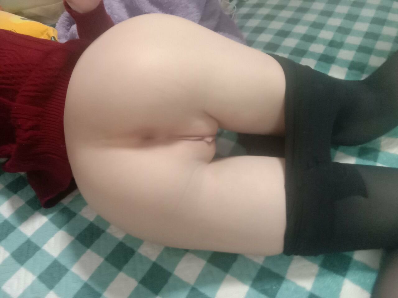 估計是初中妹子，下面毛還沒長齊