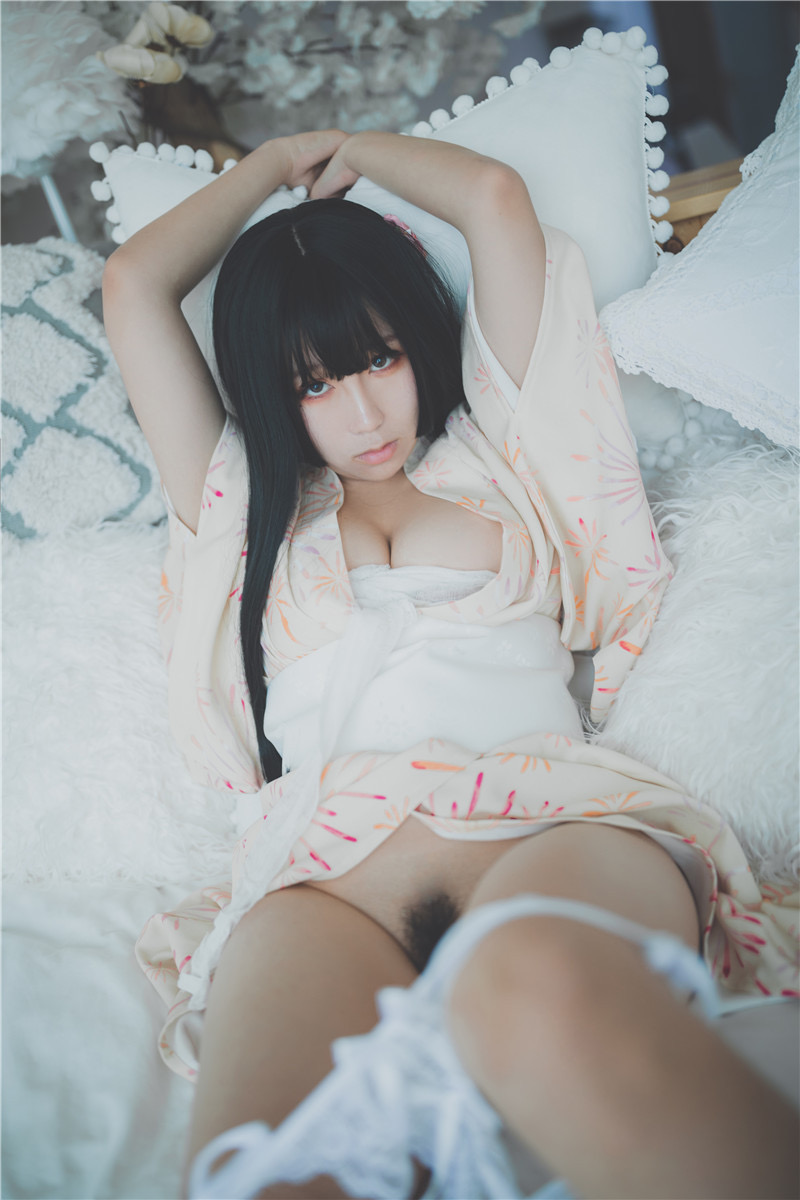 害羞女孩極品身材等你來