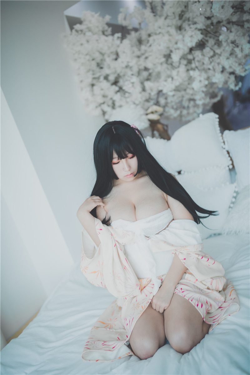 害羞女孩極品身材等你來