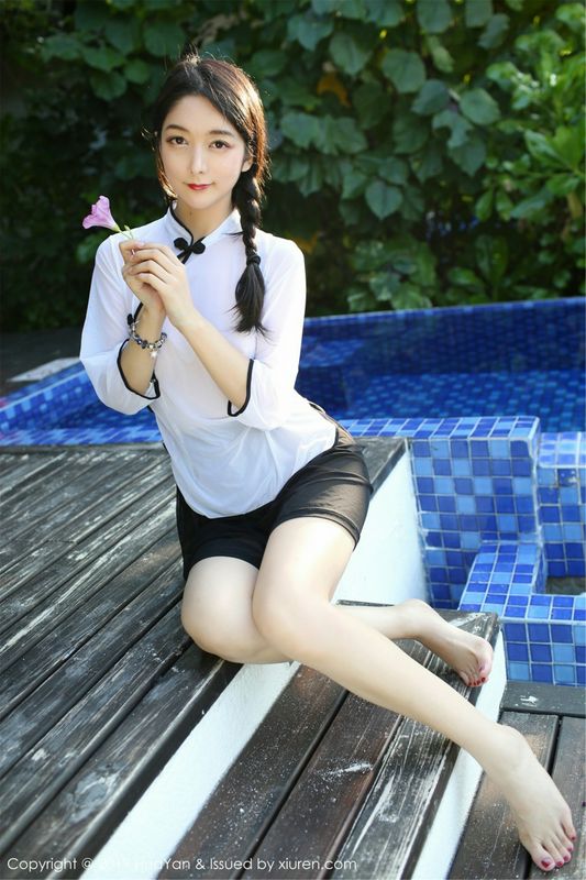 Angela喜歡貓性感寫真