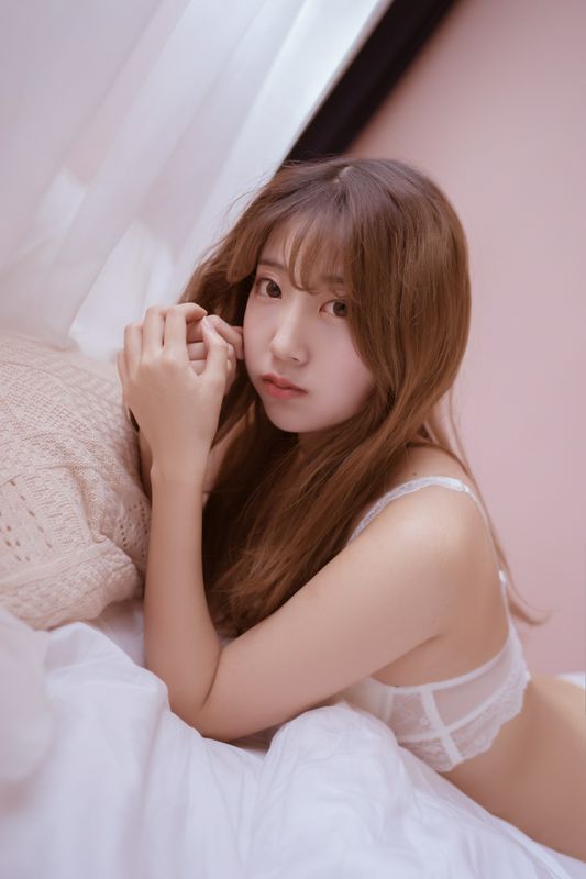網紅美腿Coser黑川白色內衣收藏版
