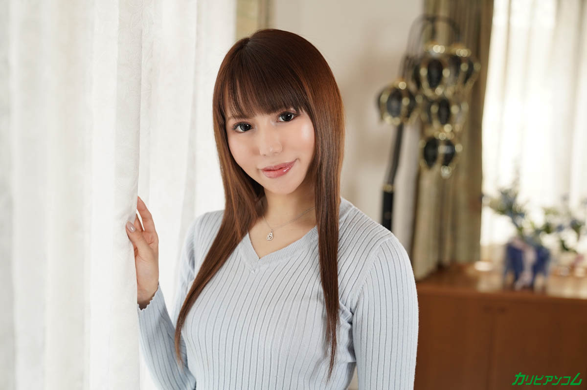 嫩穴輕熟女在家中突然被插直至內射