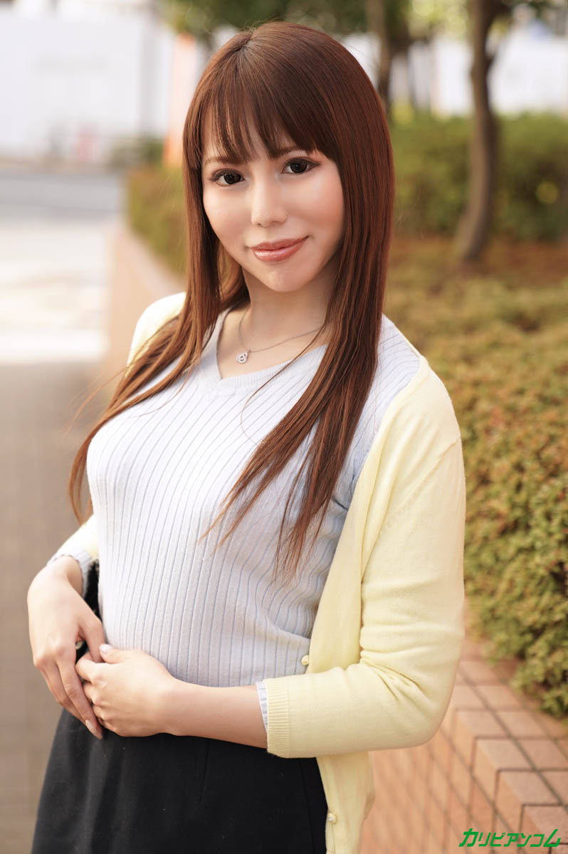 嫩穴輕熟女在家中突然被插直至內射