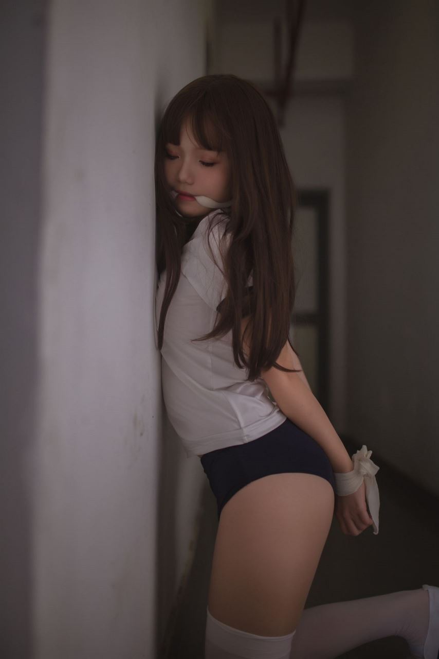 摸著你的良心說話-Yoko宅夏經典Cos白絲捆綁
