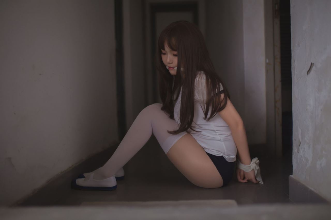 摸著你的良心說話-Yoko宅夏經典Cos白絲捆綁
