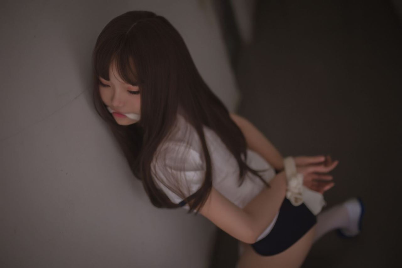 摸著你的良心說話-Yoko宅夏經典Cos白絲捆綁