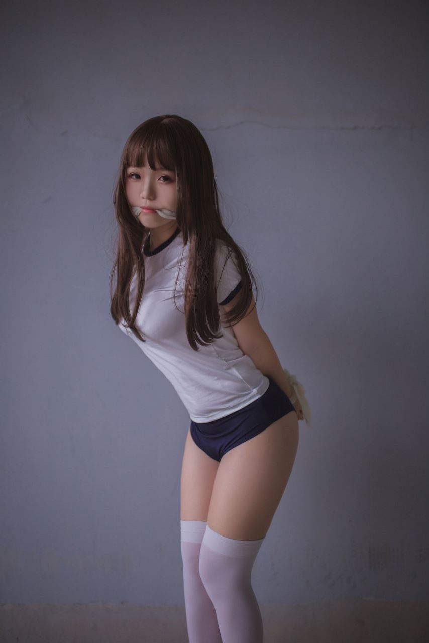 摸著你的良心說話-Yoko宅夏經典Cos白絲捆綁
