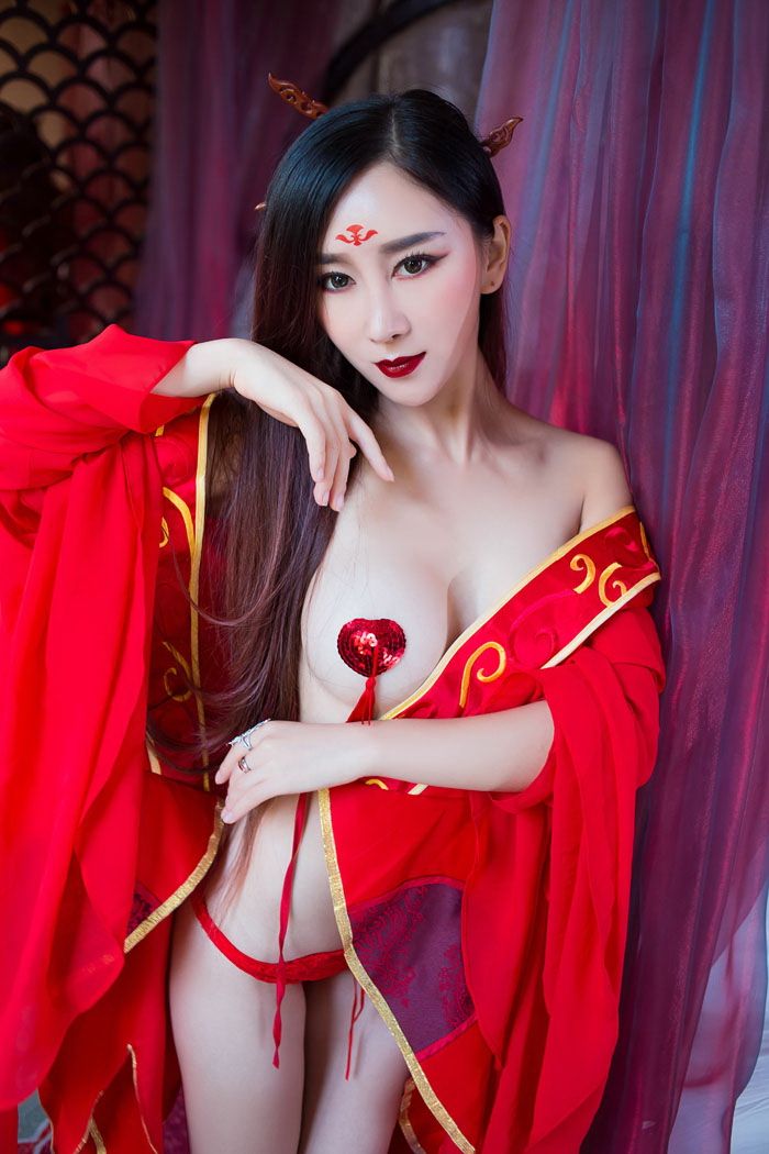 用兩只愛心奶子挑逗你