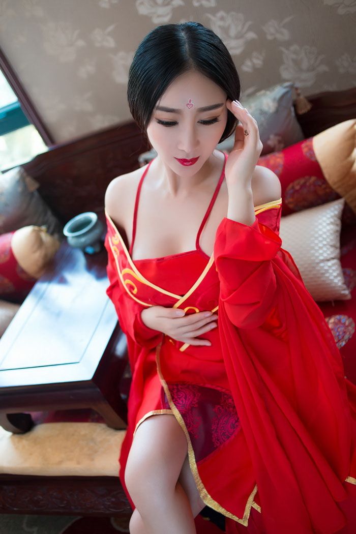 用兩只愛心奶子挑逗你