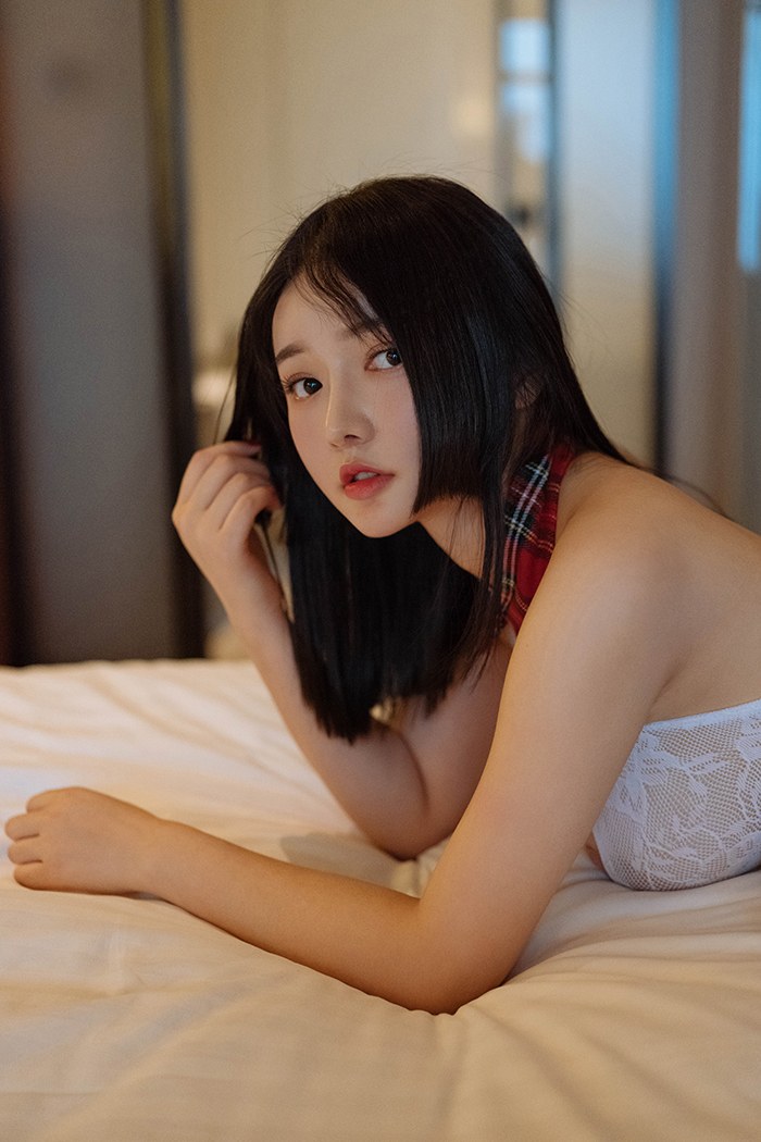 性感女神唐婉兒豐乳肥臀胴體白凈