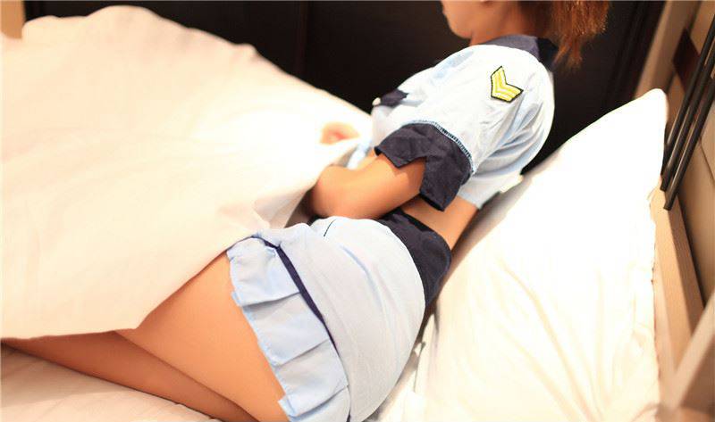 制服長腿誘惑少女