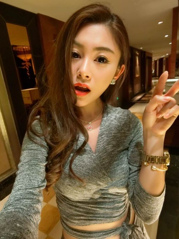 人前溫婉淑儀，人后悶騷放蕩