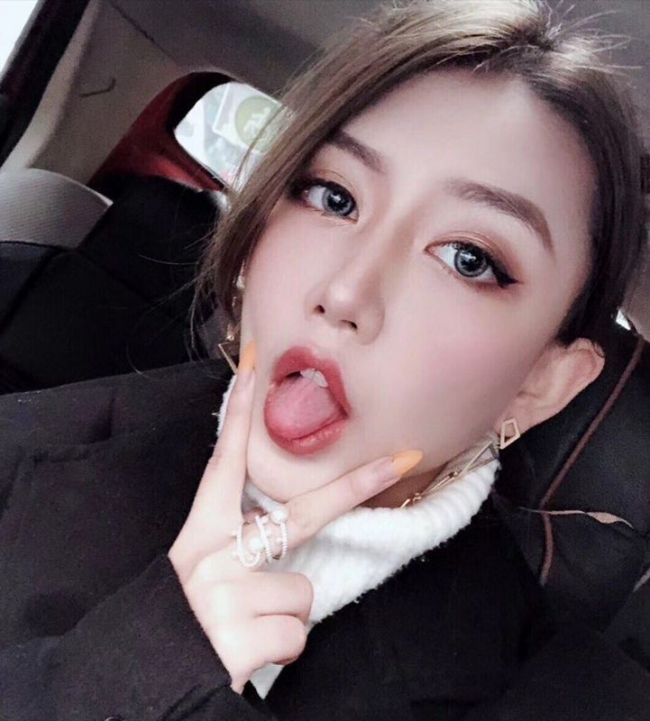 人前溫婉淑儀，人后悶騷放蕩