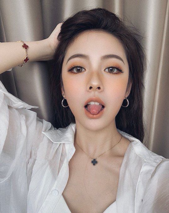 人前溫婉淑儀，人后悶騷放蕩