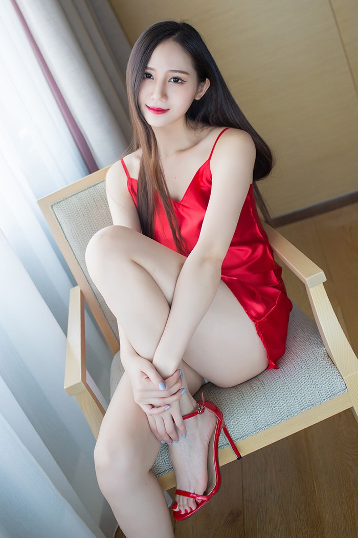 尤物SISY思輕薄睡衣大秀美腿嫩乳