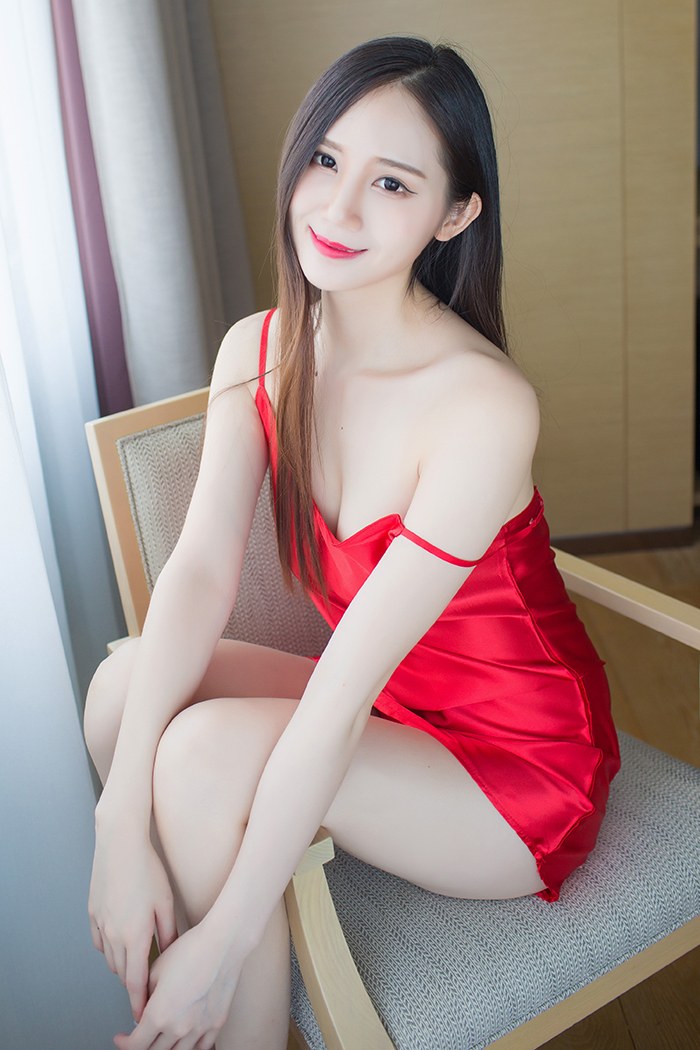 尤物SISY思輕薄睡衣大秀美腿嫩乳