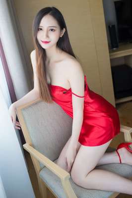 尤物SISY思輕薄睡衣大秀美腿嫩乳