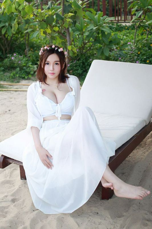 唇印女神沈蜜桃38G性感豪乳搖搖欲墜