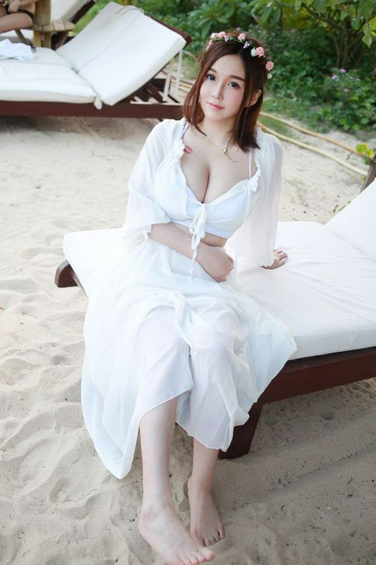 唇印女神沈蜜桃38G性感豪乳搖搖欲墜