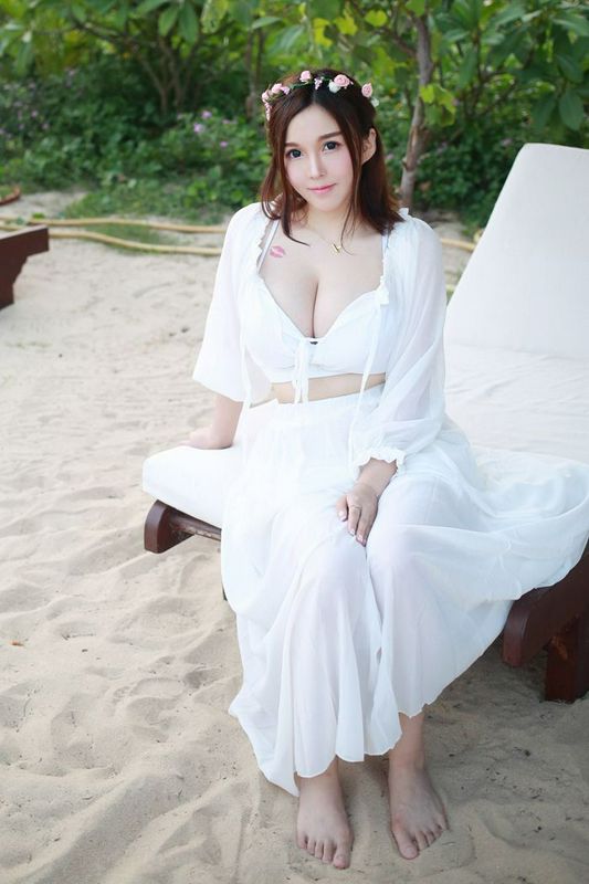 唇印女神沈蜜桃38G性感豪乳搖搖欲墜